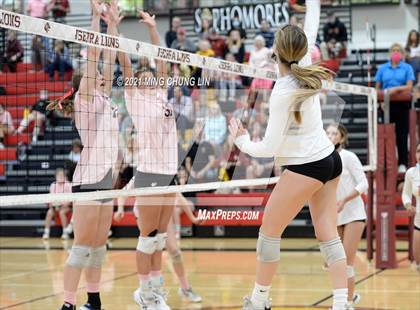 Thumbnail 2 in Mater Dei @ JSerra Catholic photogallery.