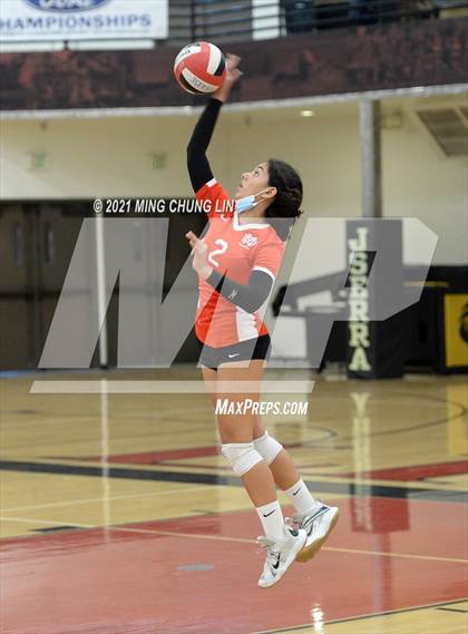 Thumbnail 3 in Mater Dei @ JSerra Catholic photogallery.