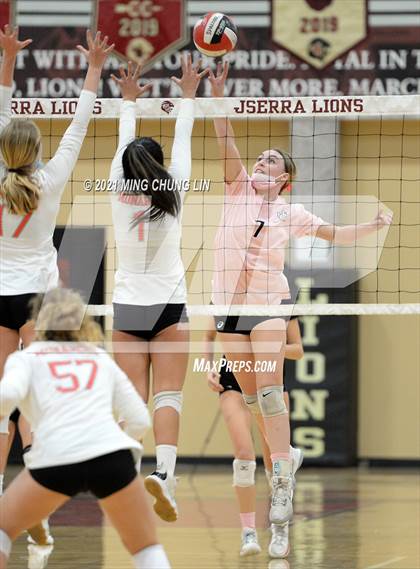Thumbnail 3 in Mater Dei @ JSerra Catholic photogallery.