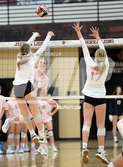 Thumbnail 2 in Mater Dei @ JSerra Catholic photogallery.