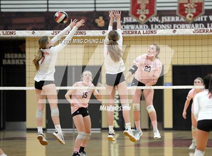 Thumbnail 3 in Mater Dei @ JSerra Catholic photogallery.