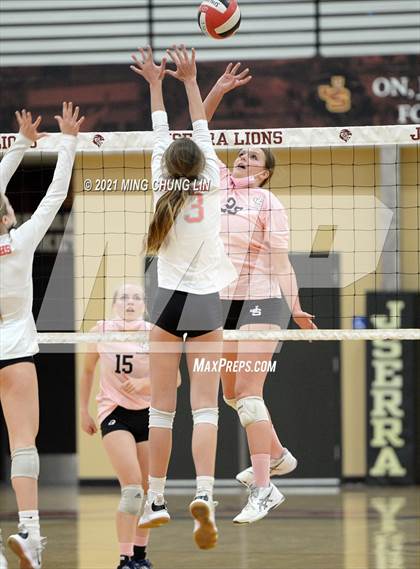 Thumbnail 3 in Mater Dei @ JSerra Catholic photogallery.