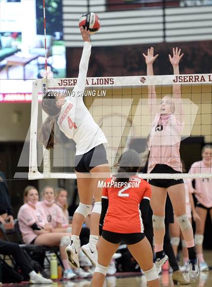 Thumbnail 2 in Mater Dei @ JSerra Catholic photogallery.