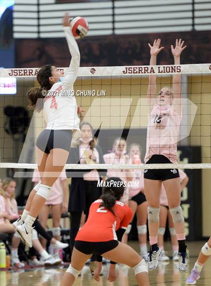 Thumbnail 1 in Mater Dei @ JSerra Catholic photogallery.