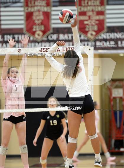 Thumbnail 3 in Mater Dei @ JSerra Catholic photogallery.