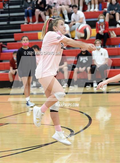 Thumbnail 2 in Mater Dei @ JSerra Catholic photogallery.