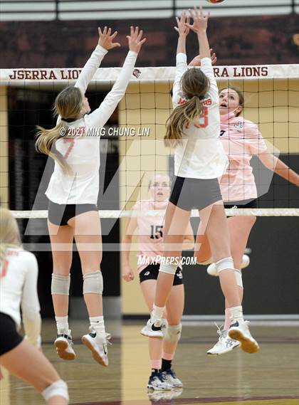 Thumbnail 1 in Mater Dei @ JSerra Catholic photogallery.