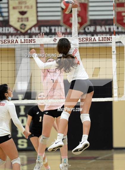 Thumbnail 2 in Mater Dei @ JSerra Catholic photogallery.