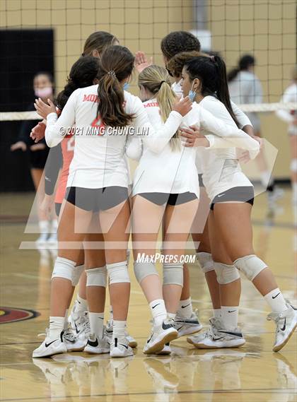 Thumbnail 2 in Mater Dei @ JSerra Catholic photogallery.