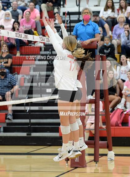 Thumbnail 2 in Mater Dei @ JSerra Catholic photogallery.