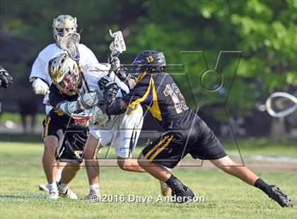 Thumbnail 2 in Bayport-Blue Point vs Sayville (Section 11 Class B Semifinal) photogallery.