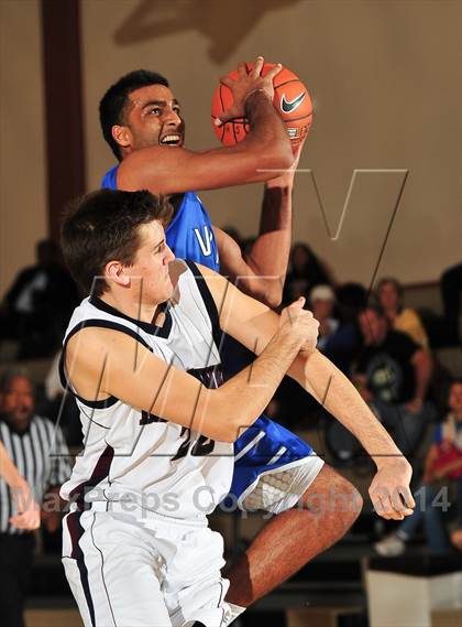 Thumbnail 3 in Irvington vs. La Quinta (MaxPreps Holiday Classic) photogallery.