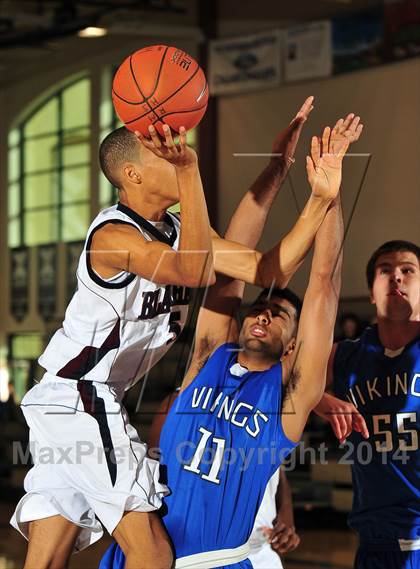 Thumbnail 3 in Irvington vs. La Quinta (MaxPreps Holiday Classic) photogallery.
