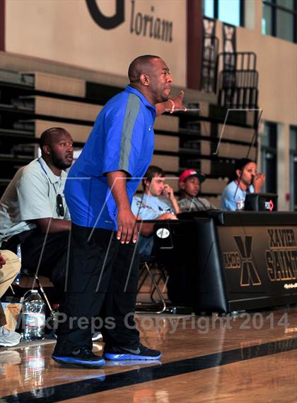 Thumbnail 2 in Irvington vs. La Quinta (MaxPreps Holiday Classic) photogallery.