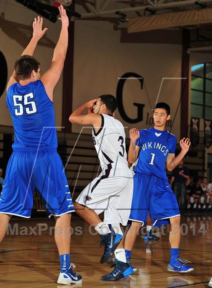 Thumbnail 3 in Irvington vs. La Quinta (MaxPreps Holiday Classic) photogallery.