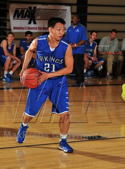 Thumbnail 2 in Irvington vs. La Quinta (MaxPreps Holiday Classic) photogallery.
