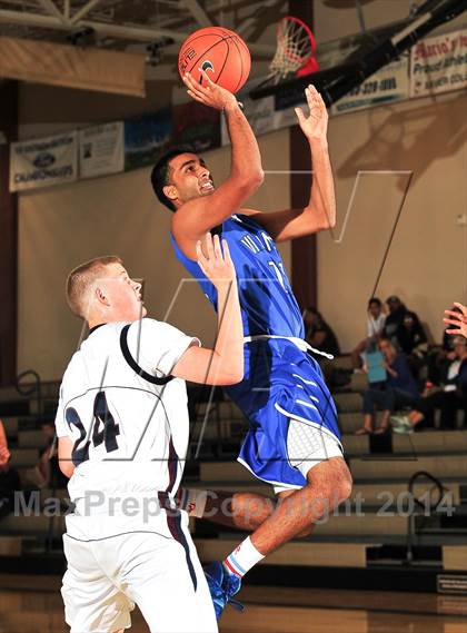 Thumbnail 3 in Irvington vs. La Quinta (MaxPreps Holiday Classic) photogallery.