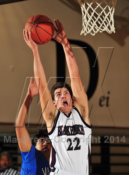 Thumbnail 2 in Irvington vs. La Quinta (MaxPreps Holiday Classic) photogallery.