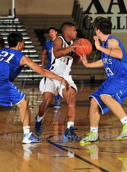 Thumbnail 3 in Irvington vs. La Quinta (MaxPreps Holiday Classic) photogallery.