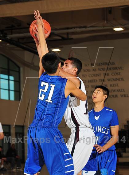 Thumbnail 3 in Irvington vs. La Quinta (MaxPreps Holiday Classic) photogallery.