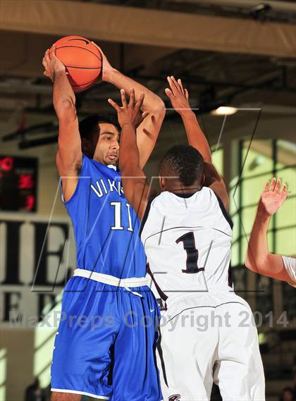 Thumbnail 2 in Irvington vs. La Quinta (MaxPreps Holiday Classic) photogallery.