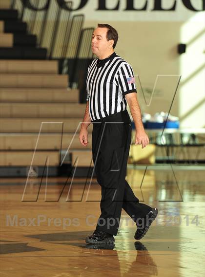 Thumbnail 1 in Irvington vs. La Quinta (MaxPreps Holiday Classic) photogallery.