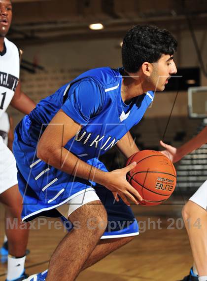 Thumbnail 2 in Irvington vs. La Quinta (MaxPreps Holiday Classic) photogallery.