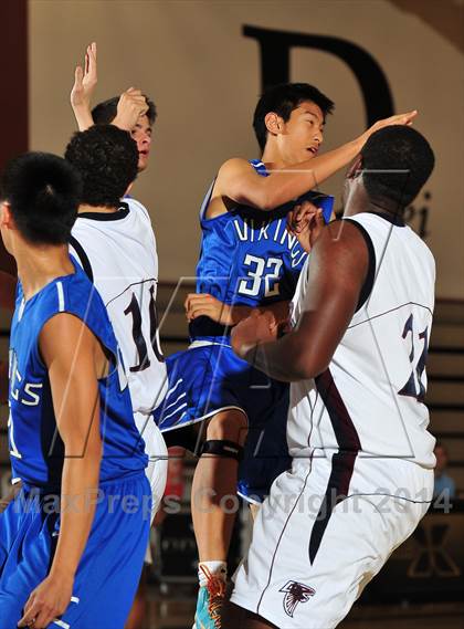 Thumbnail 2 in Irvington vs. La Quinta (MaxPreps Holiday Classic) photogallery.