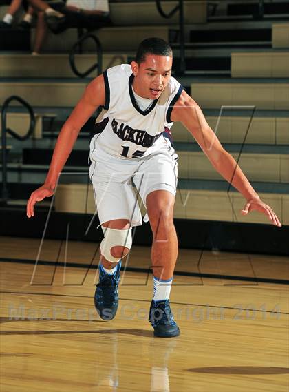 Thumbnail 3 in Irvington vs. La Quinta (MaxPreps Holiday Classic) photogallery.