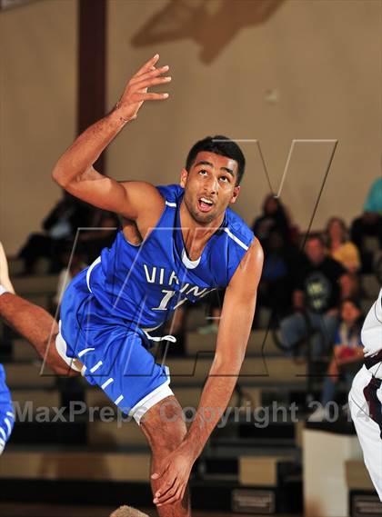 Thumbnail 2 in Irvington vs. La Quinta (MaxPreps Holiday Classic) photogallery.