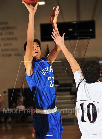 Thumbnail 2 in Irvington vs. La Quinta (MaxPreps Holiday Classic) photogallery.