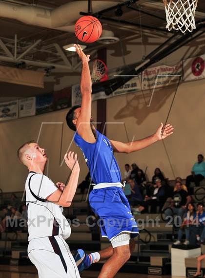 Thumbnail 1 in Irvington vs. La Quinta (MaxPreps Holiday Classic) photogallery.