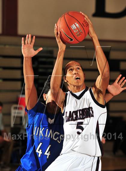 Thumbnail 2 in Irvington vs. La Quinta (MaxPreps Holiday Classic) photogallery.