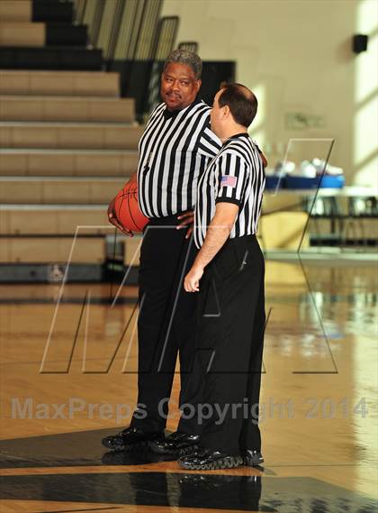 Thumbnail 3 in Irvington vs. La Quinta (MaxPreps Holiday Classic) photogallery.