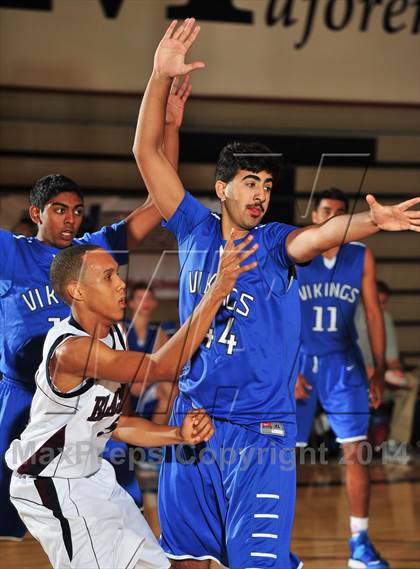 Thumbnail 3 in Irvington vs. La Quinta (MaxPreps Holiday Classic) photogallery.