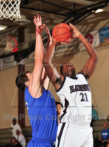 Thumbnail 2 in Irvington vs. La Quinta (MaxPreps Holiday Classic) photogallery.