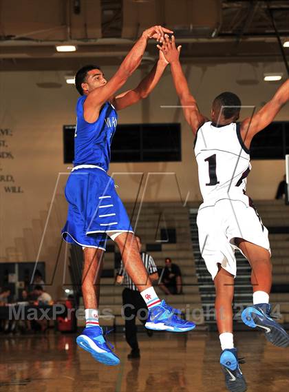 Thumbnail 3 in Irvington vs. La Quinta (MaxPreps Holiday Classic) photogallery.