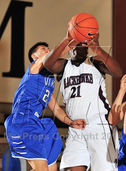 Thumbnail 2 in Irvington vs. La Quinta (MaxPreps Holiday Classic) photogallery.