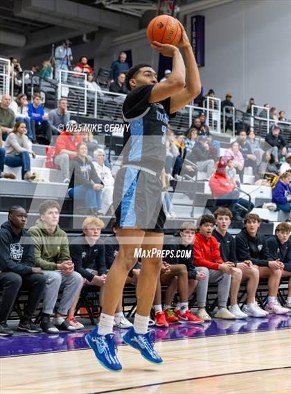 Thumbnail 3 in Lee's Summit West vs Blue Valley West (810 Varsity Showcase #39) photogallery.