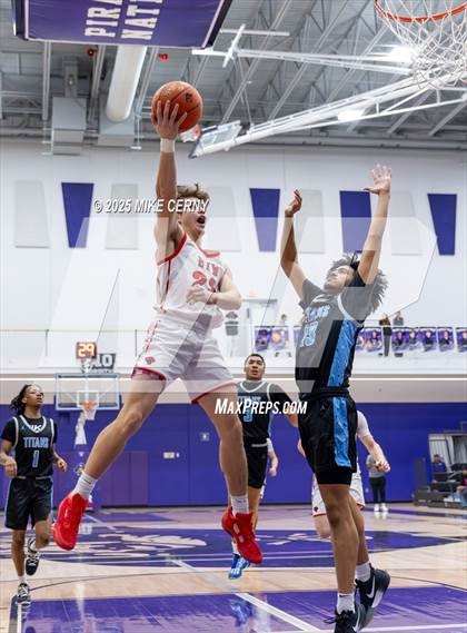 Thumbnail 2 in Lee's Summit West vs Blue Valley West (810 Varsity Showcase #39) photogallery.