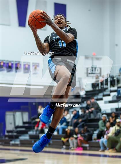 Thumbnail 3 in Lee's Summit West vs Blue Valley West (810 Varsity Showcase #39) photogallery.