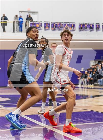 Thumbnail 2 in Lee's Summit West vs Blue Valley West (810 Varsity Showcase #39) photogallery.