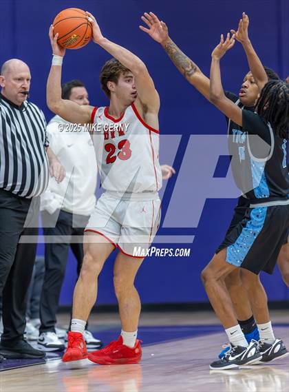 Thumbnail 2 in Lee's Summit West vs Blue Valley West (810 Varsity Showcase #39) photogallery.