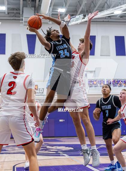 Thumbnail 3 in Lee's Summit West vs Blue Valley West (810 Varsity Showcase #39) photogallery.