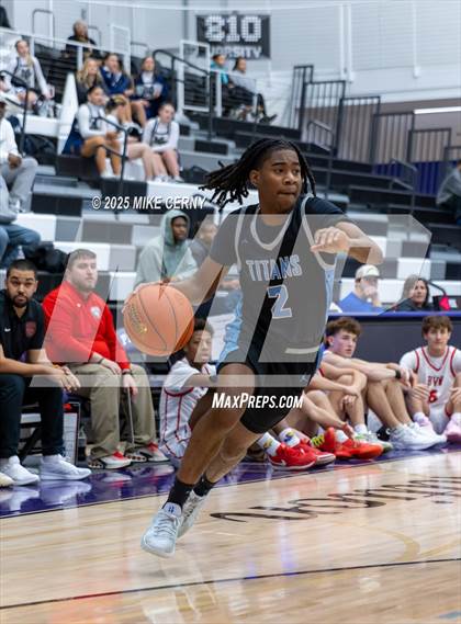 Thumbnail 2 in Lee's Summit West vs Blue Valley West (810 Varsity Showcase #39) photogallery.