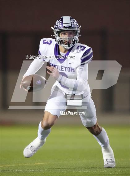Thumbnail 1 in Angleton vs. College Station (UIL 5A Football Division I Region 3 Regional Playoff) photogallery.