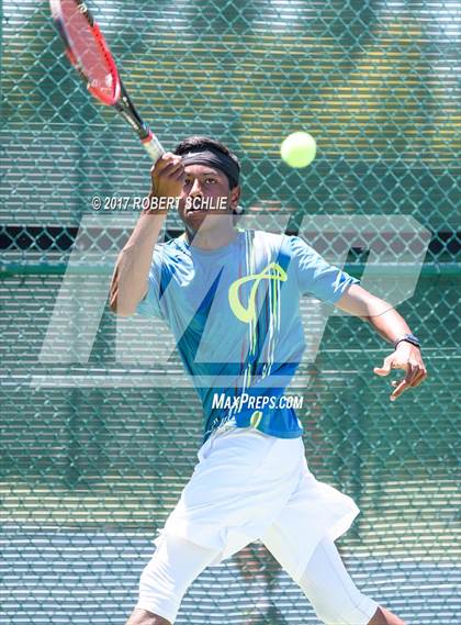 Thumbnail 2 in Davis vs. Dougherty Valley (CIF NorCal Regional Tennis Championships) photogallery.