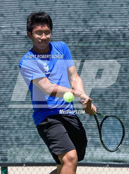 Thumbnail 3 in Davis vs. Dougherty Valley (CIF NorCal Regional Tennis Championships) photogallery.