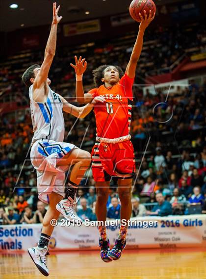 Thumbnail 2 in Central vs. Clovis North (CIF CS D1 Final) photogallery.