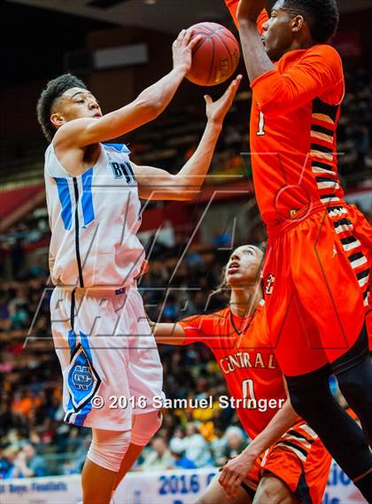 Thumbnail 3 in Central vs. Clovis North (CIF CS D1 Final) photogallery.